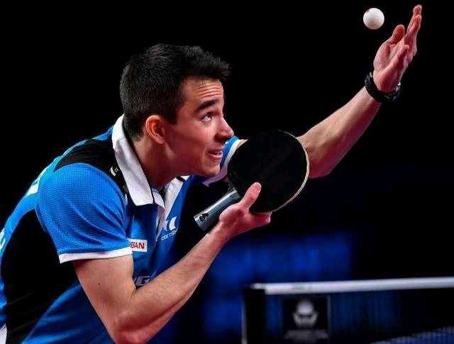 他们通过不 他们通过不