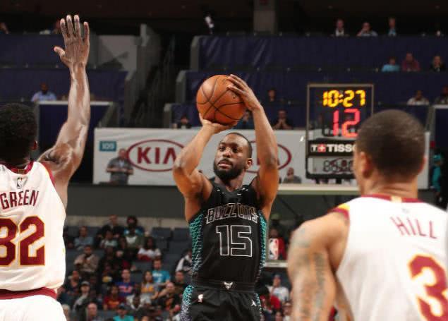 被年轻球迷 被年轻球迷